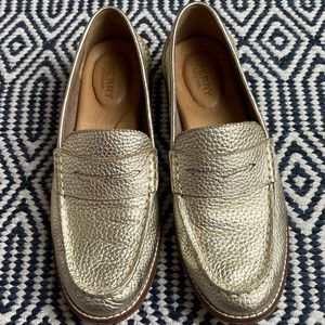 Sperry Gold Leather Loafers women's SZ 8 (run small!)